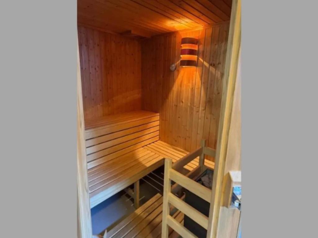 Spacious Chalet with Parking - 4