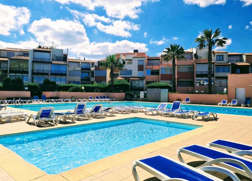 Charmant T2 proche port ! Terrasse plancha wifi ! - 2