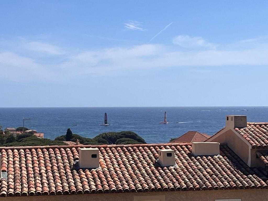 Vue mer - piscine - plage à 5 minutes - parking - 2 chambres - 5