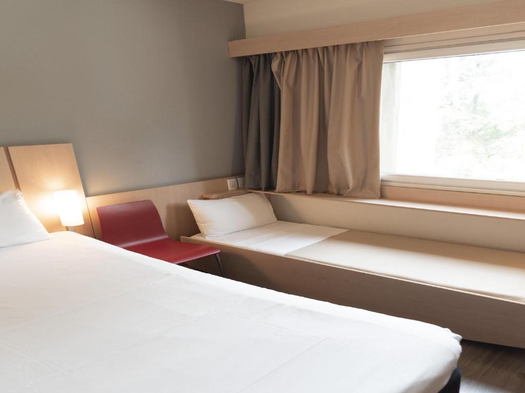 ibis Pilar - 2