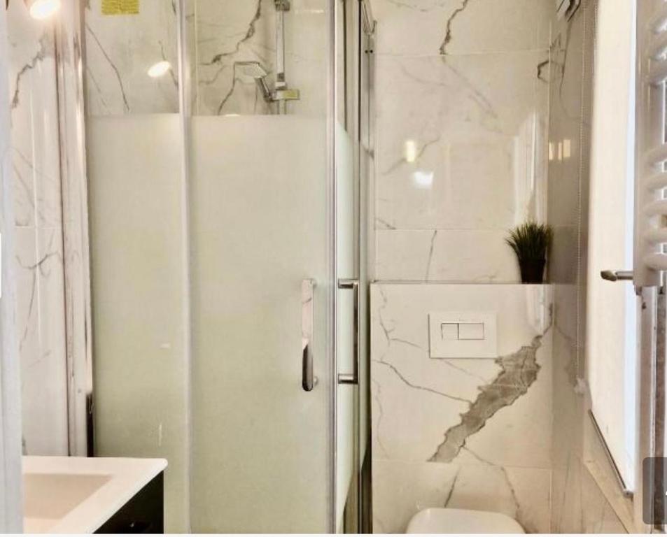 Secured Elegant and Chic Area of Paris - 5