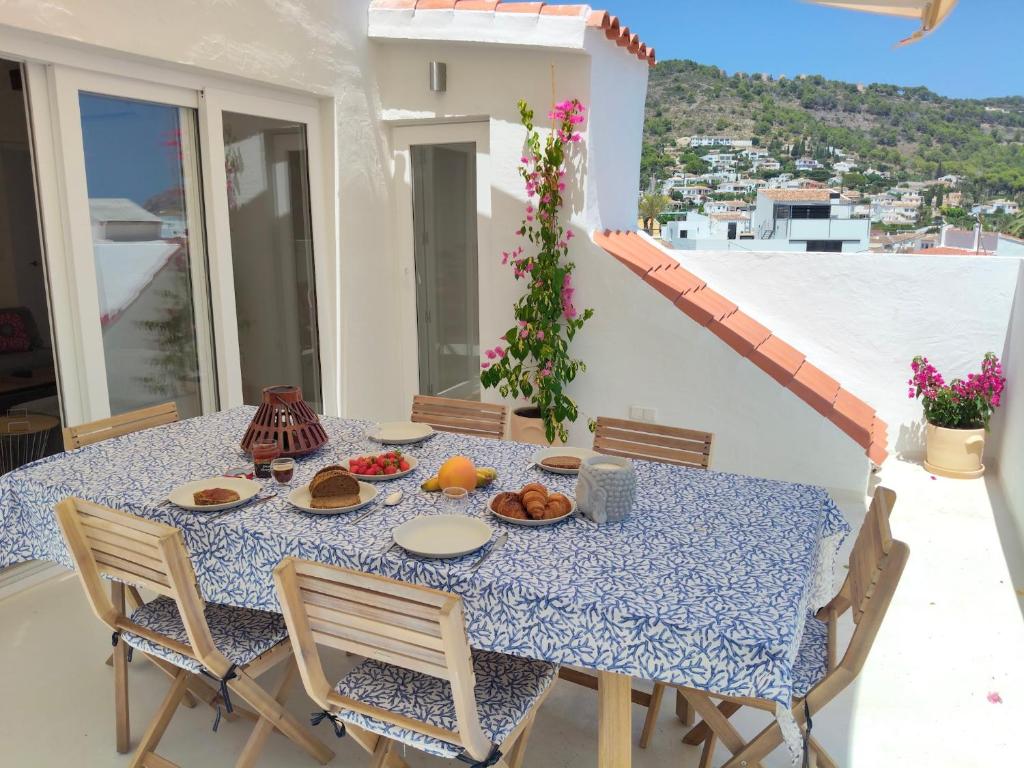 Spacious 4 bedroom townhouse with terraces and garage - 2