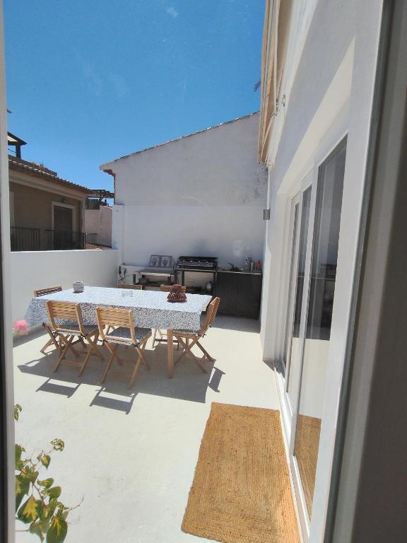 Spacious 4 bedroom townhouse with terraces and garage - 3