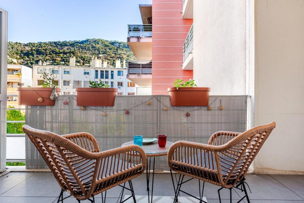 Apparemment F3 avec terrasse Clim & tram - 1