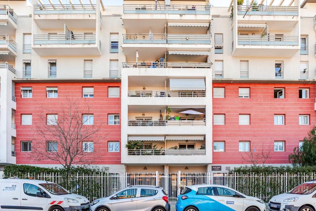 Apparemment F3 avec terrasse Clim & tram - 4