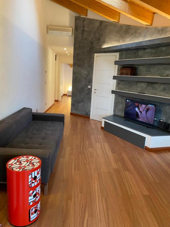 Interno 8 appartamento con box auto privato gratuito - 4