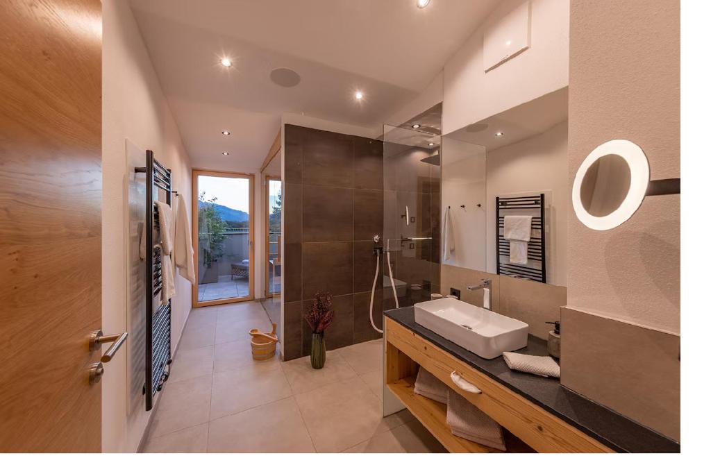 Rob Home - 5