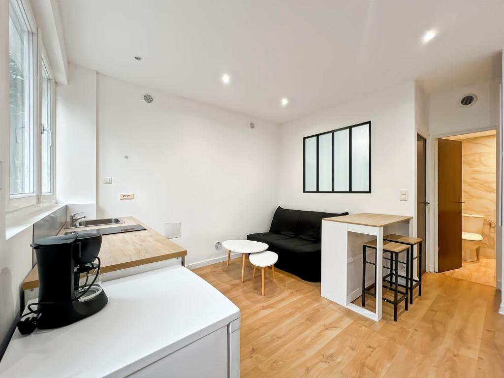 Renovated Paris apartment near métro, shops ans train station - 1