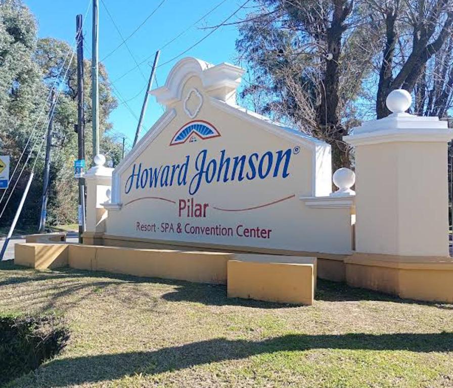 Depto en Howard Johnson Pilar - 1