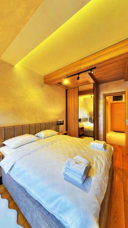Royal Garden Luxury Spa Apartment with Sauna and Jacuzzi - 2