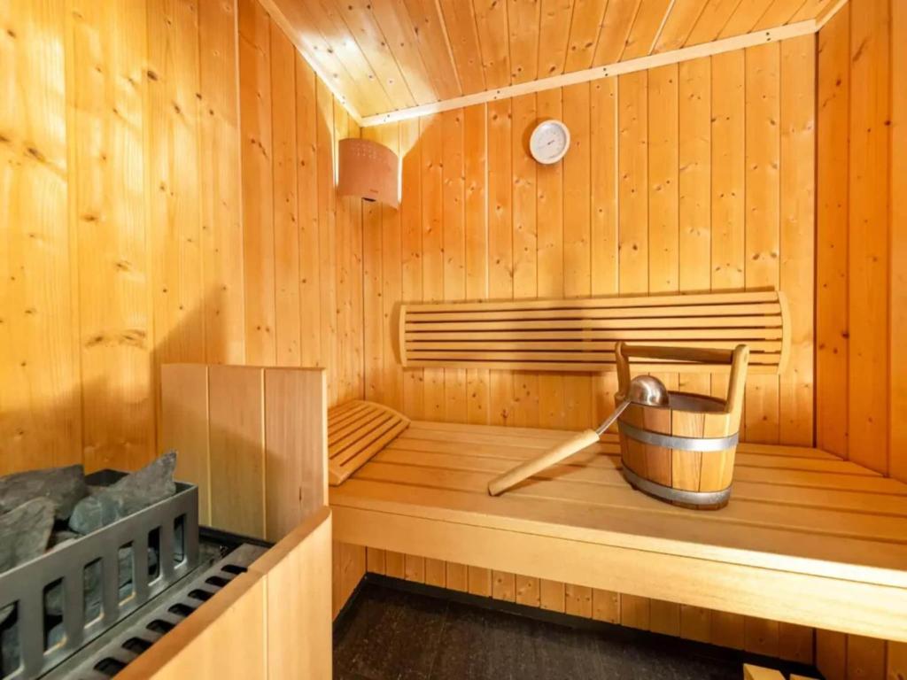 Authentic Mountain Retreat for 12 - 5