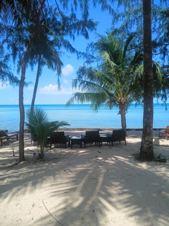 Kiki Coconut Beach Resort