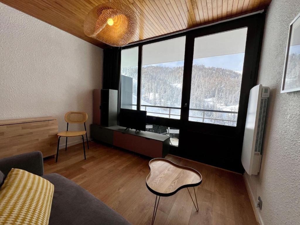Vars les Claux Pelvoux II Studio dernier etage skis aux pieds - 3