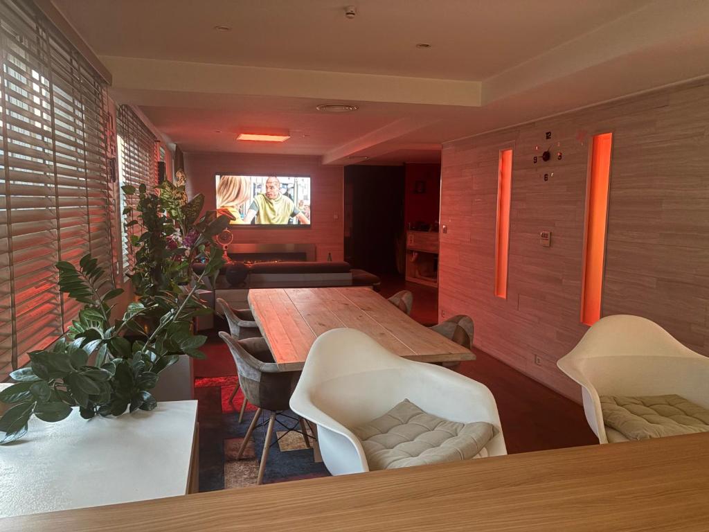 appartement moderne et spacieux, parking privé, climatisation, proche de la vieille ville et du Lac - 4