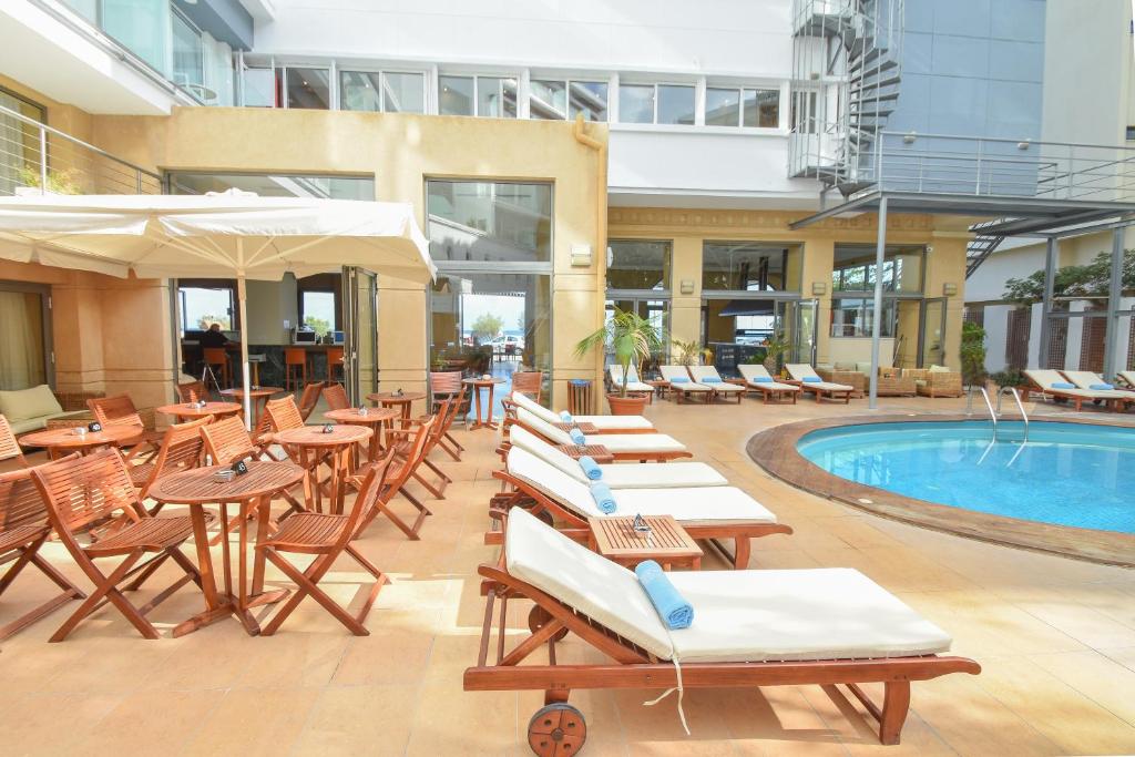 Ibiscus Hotel — Swimming pool in Rhodes Town, South Aegean
