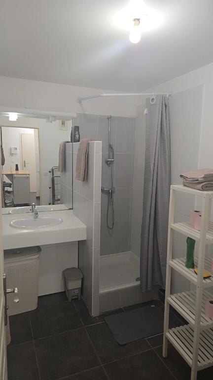 Pointe Rouge Beach Apartment - 5