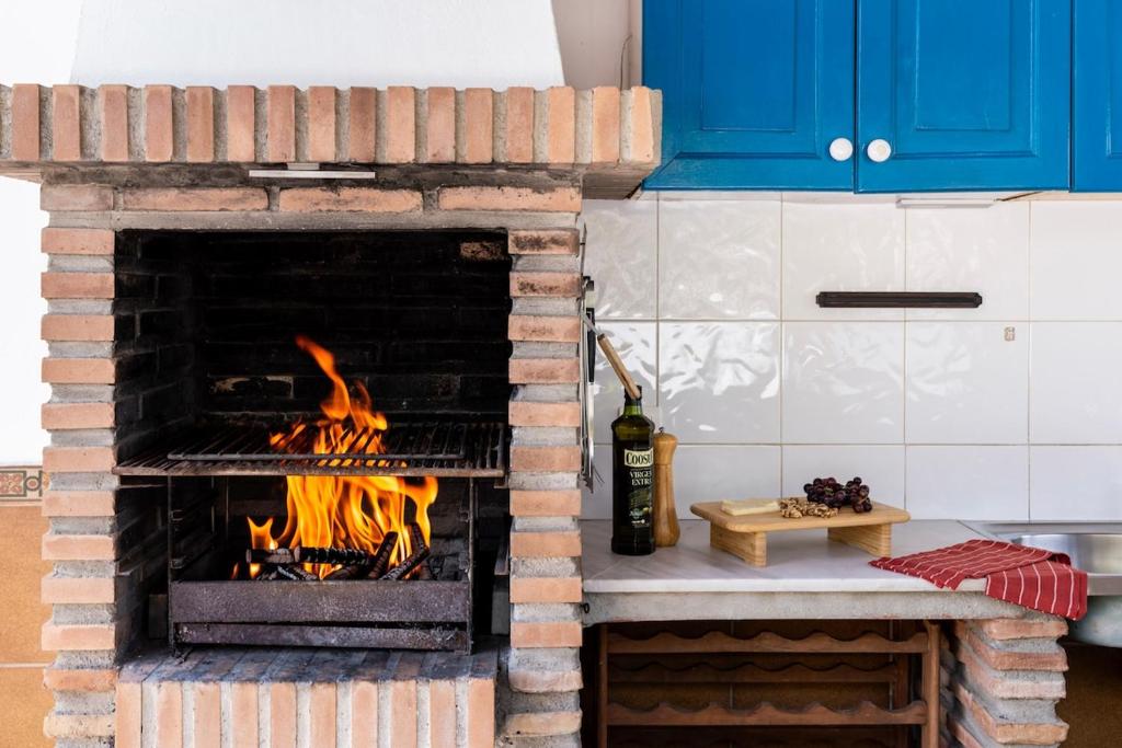 Villa Nerja with Pool, BBQ, Games & Fireplace - 2