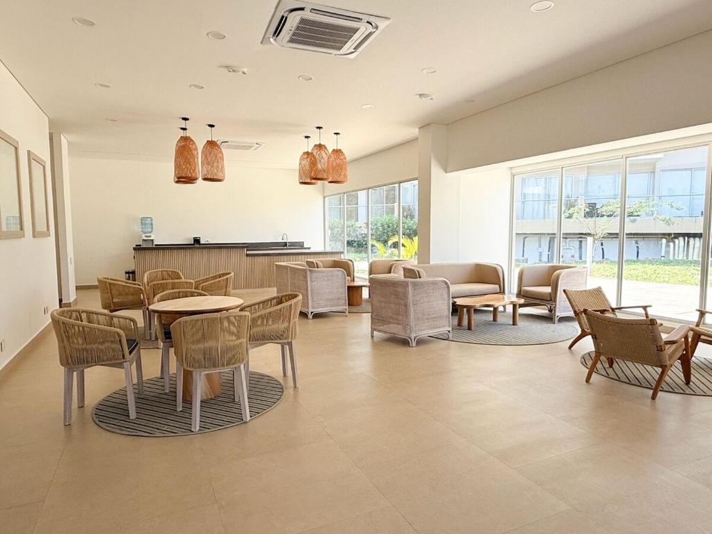 Laguna, piscina y playa en Baía Kristal Cartagena - 5