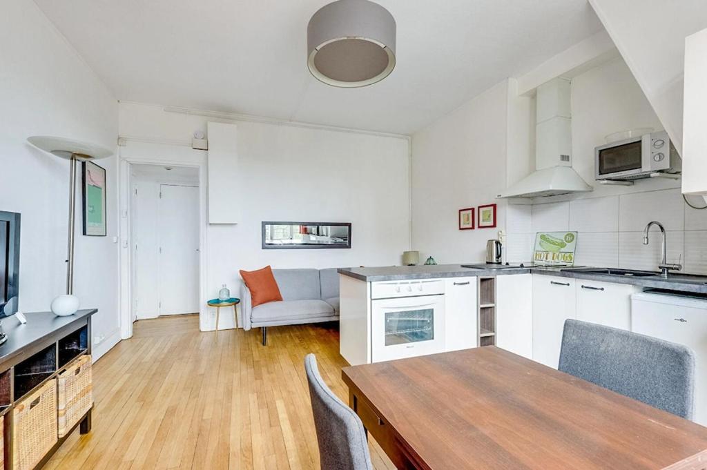 Typically Parisian apartment - 2