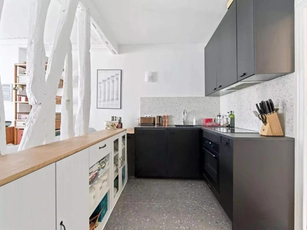 Modern Paris Apartment - 4