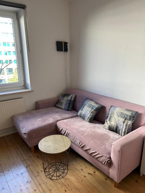 Cozy 2-Bedroom Apartment 10 min to Oktoberfest - 1