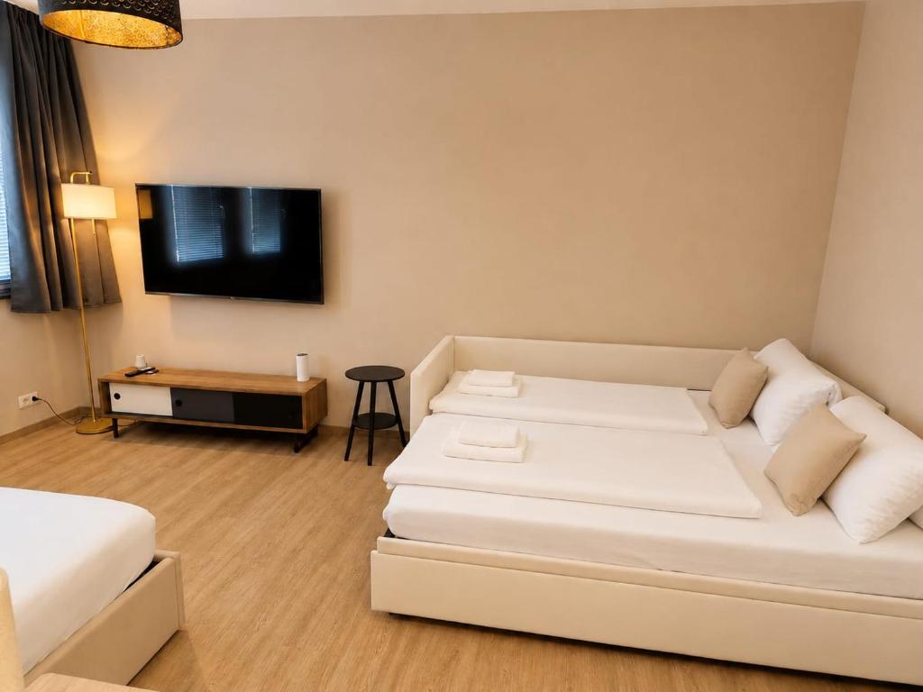 LINZ BASE STUDIO Business and Leisure, City Center - 3
