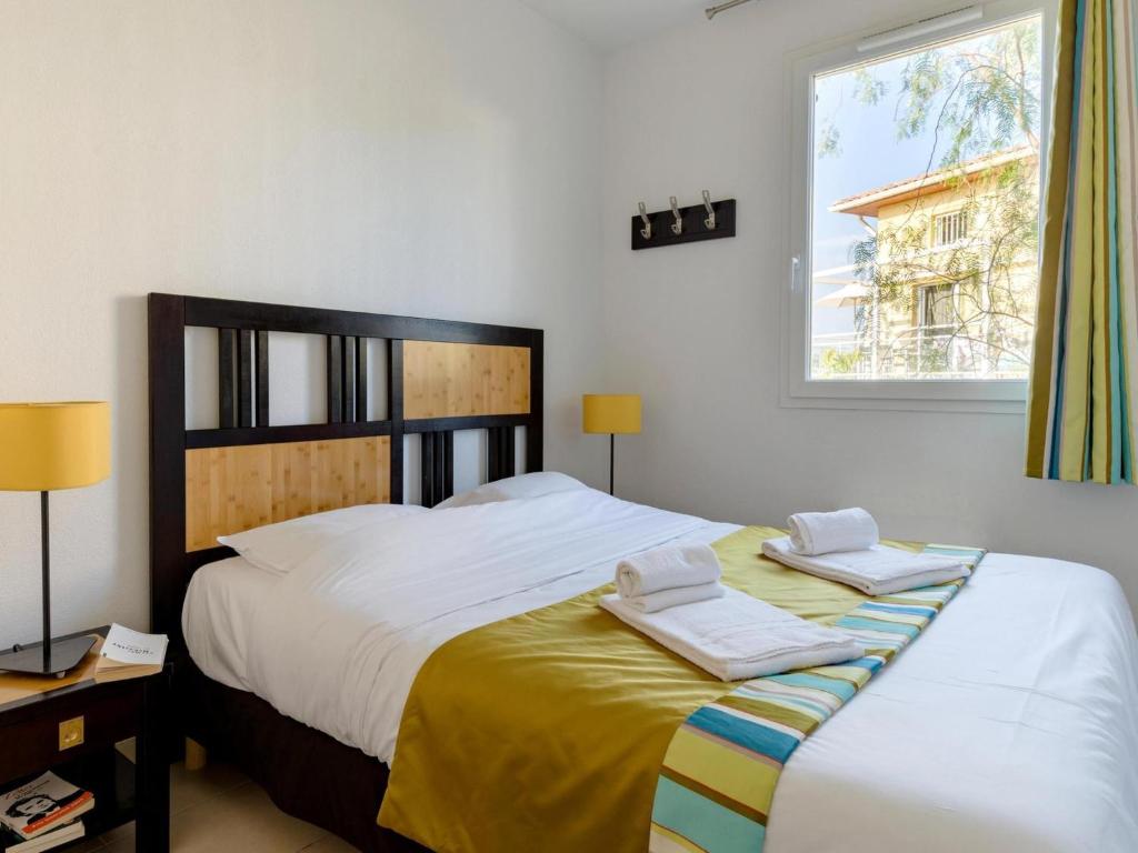 Duplex Apartment Near Marina & Beach - 4