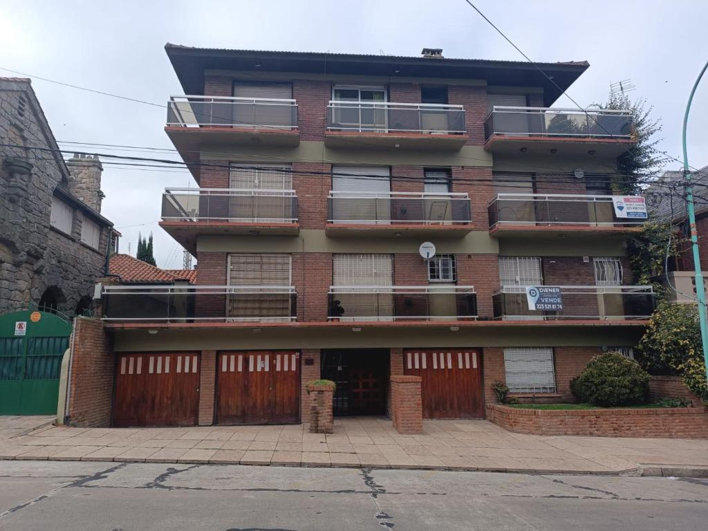 Monoambiente centrico, con Balcón Privado - A 3 cuadras del Mar - 1