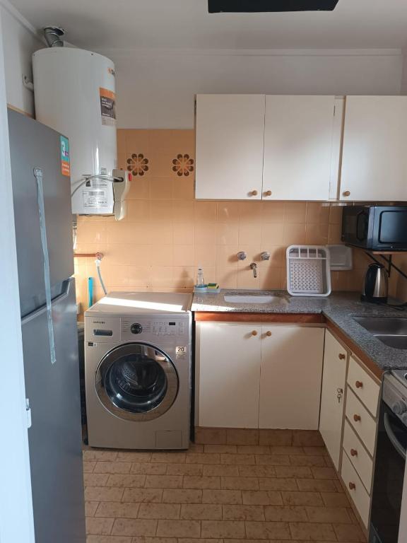Monoambiente centrico, con Balcón Privado - A 3 cuadras del Mar - 3