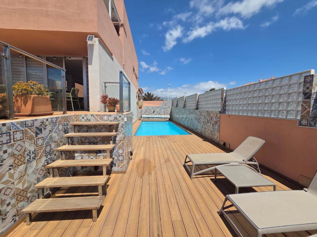 Modern House With Private Swimming Pool - 1