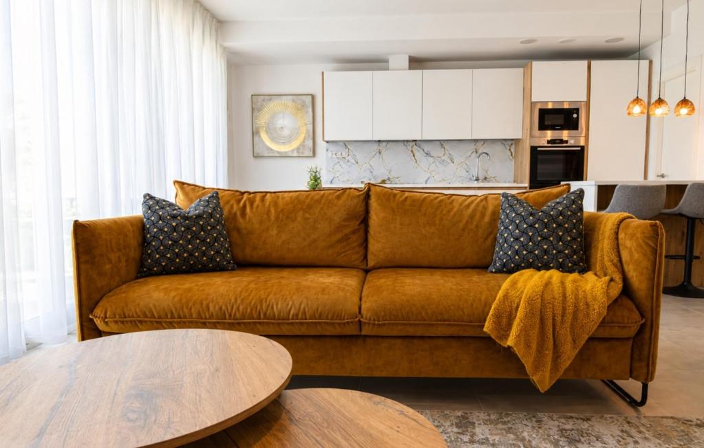 Premium Extended-Stay 2-Bed Apartment in Estepona - 2