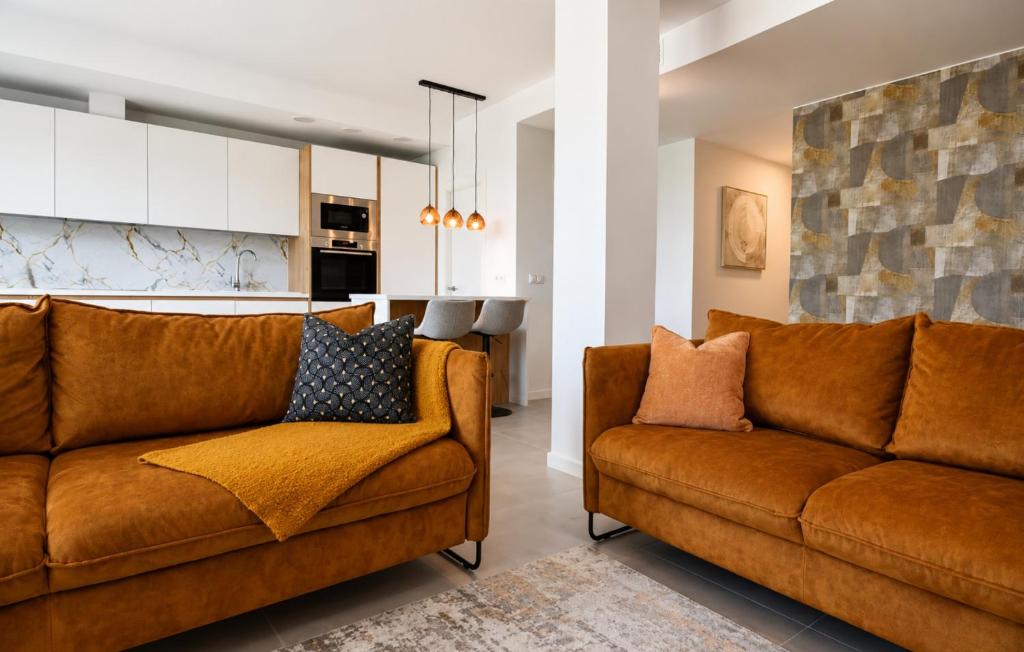 Premium Extended-Stay 2-Bed Apartment in Estepona - 3