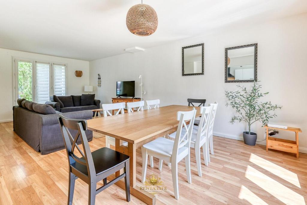 Serrissiens Cordeliers, 5-room house, 15 min from Disney - 3