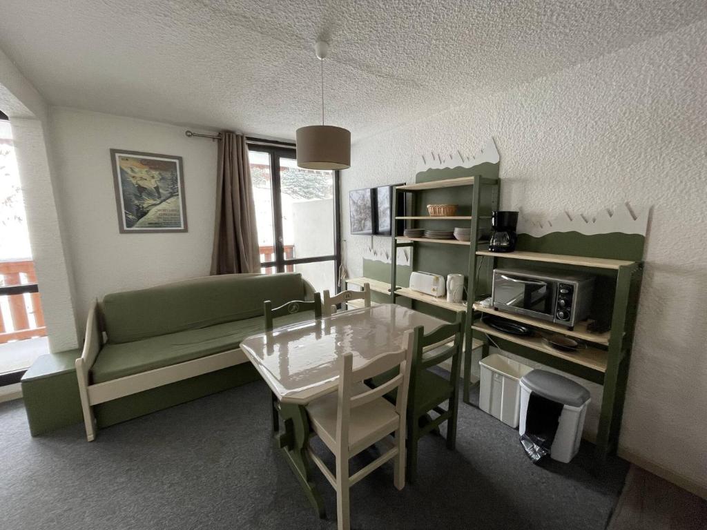 Résidence Hauts De La Vanoise - VAL THORENS location: petit appartement confortable pour 4 personnes avec un grand balcon MAE-9039 - 3