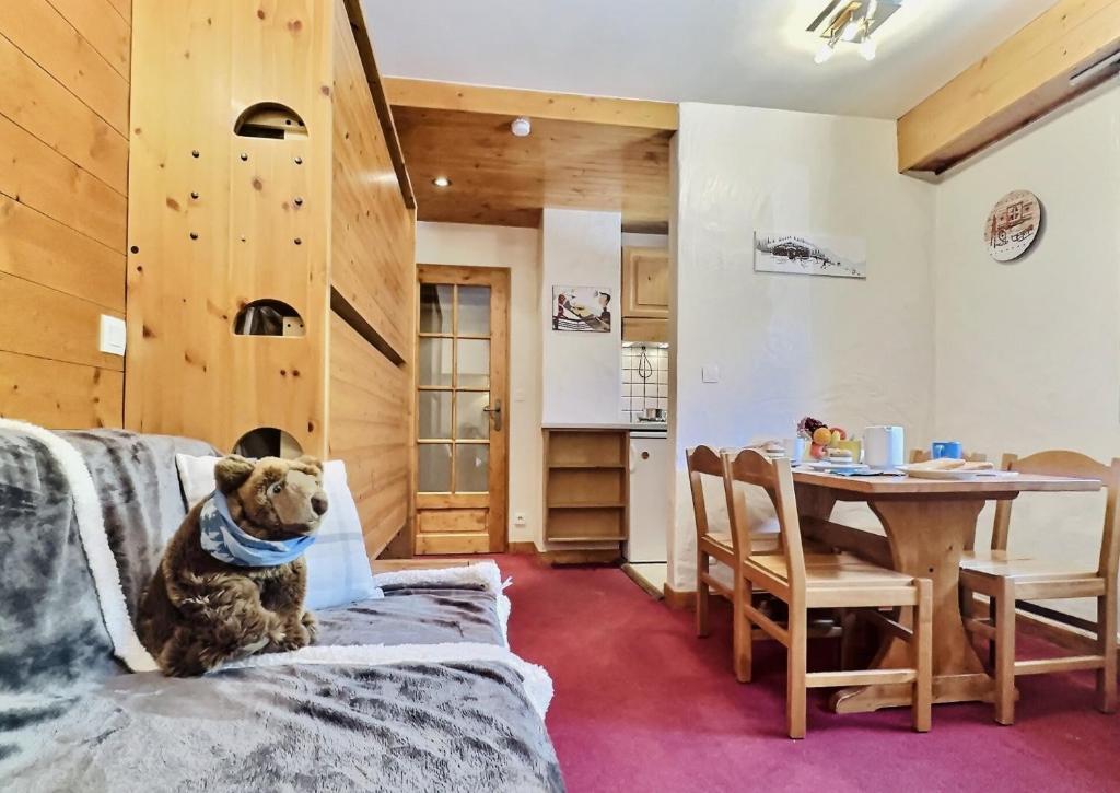 Résidence Rogoney - Les Bleuets - Studio 3 personnes à Val d'Isère à 300m du centre du village et 100m des pistes MAE-1850 - 3