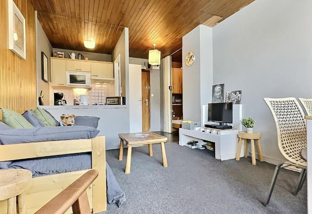 Résidence Lot 300 A Et B - Appartement 2 pièces 4 personnes proche des pistes et des commerces dans le quartier du Lavachet. Situé au 4ème étage d'une rési MAE-1926 - 3