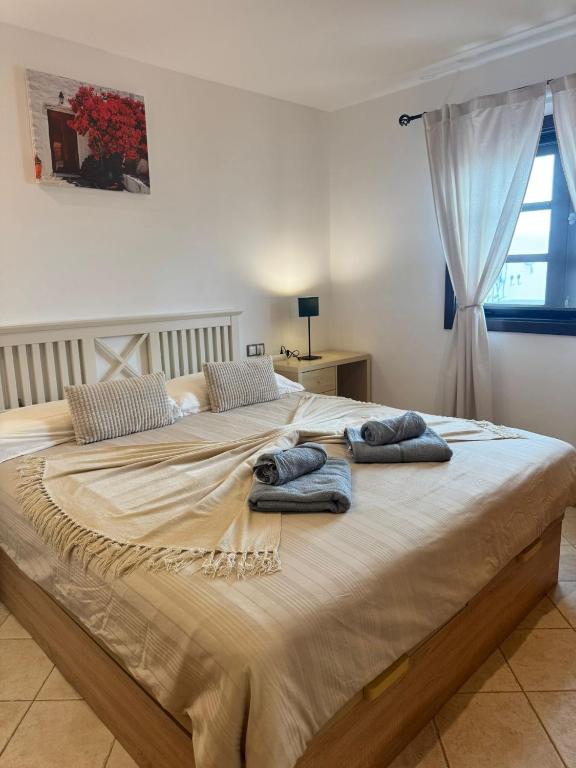 3 bedroom, heated pool, free parking - 4