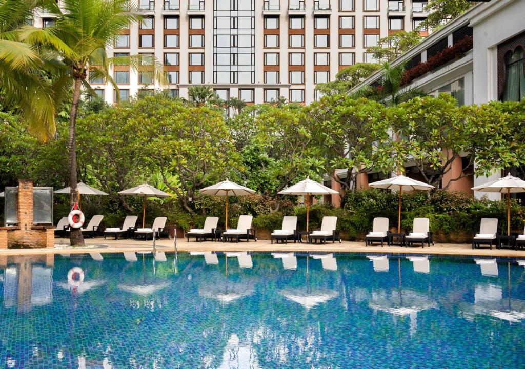 Swimming pool