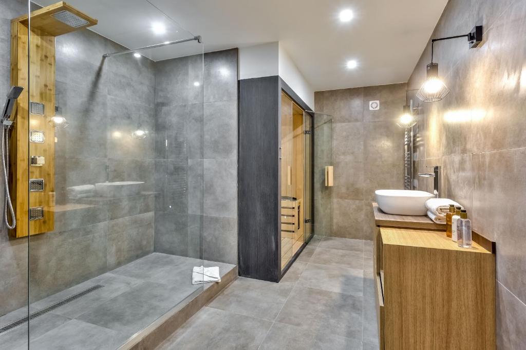 UrbanFlat 77 - Large Apartment Located in the center - 3