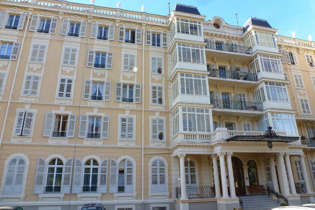 Résidence Le Splendide - Dans ancien palace à proximité des Thermes Chevalley, magnifique vue sur ville et lac, au calme ! MAE-7614 - 3
