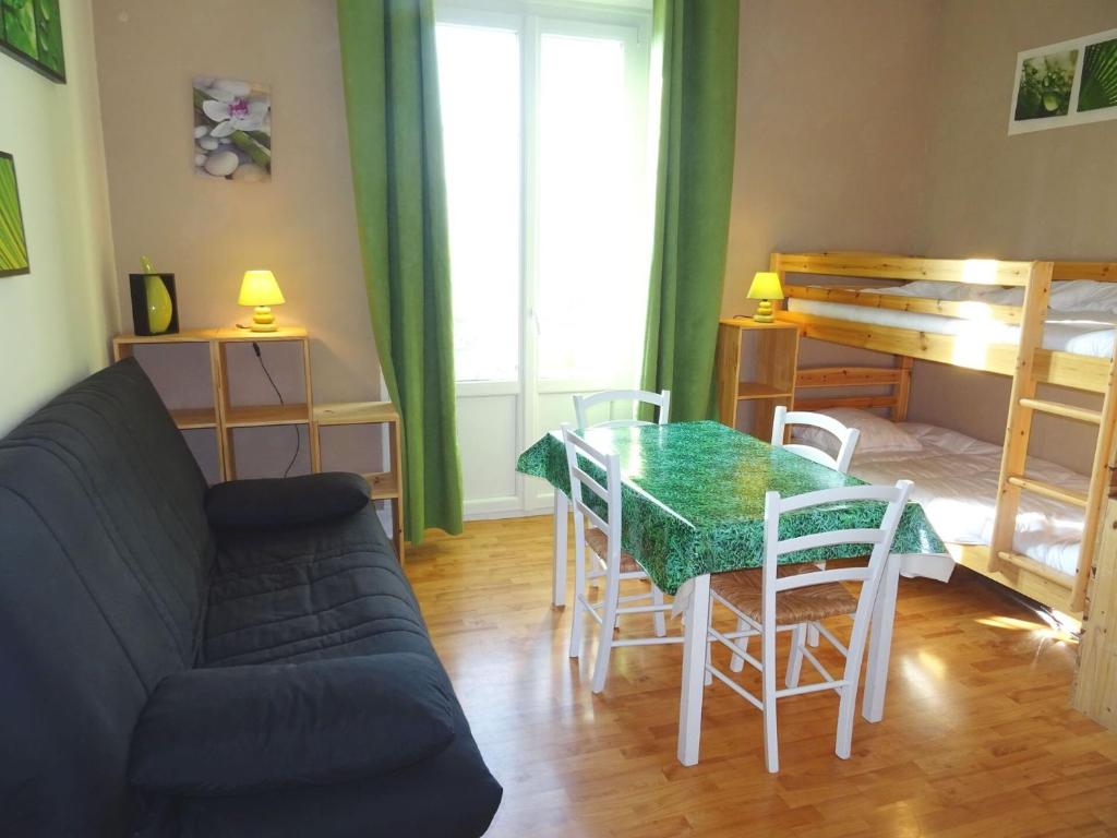 Residence Albion - Agréable petit studio offrant une belle vue dégagée ! MAE-7564 - 1