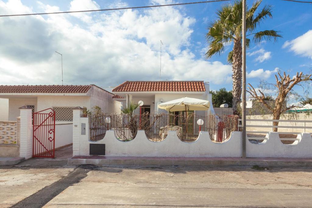 Villetta Lorena by BarbarHouse, Torre Lapillo