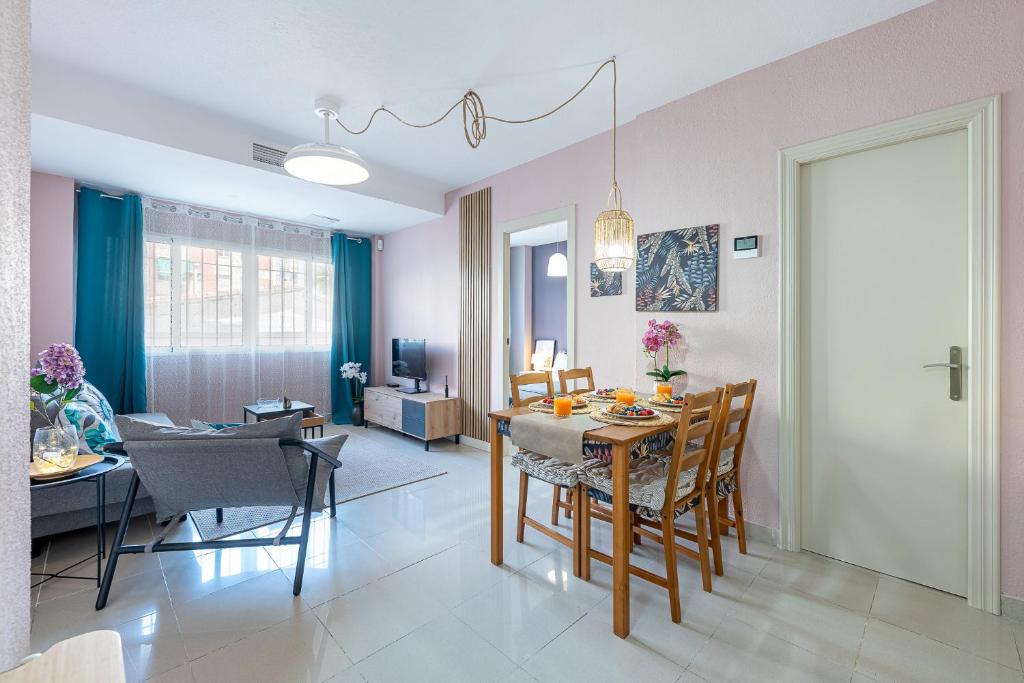 797 HOLIDAY RENTALS- Apartamento para 4 en el Velero - 1