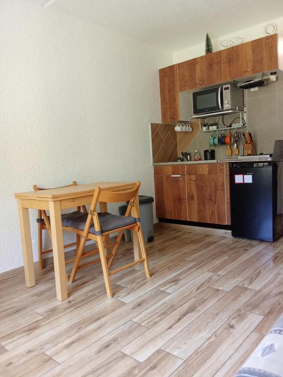 Nice studio, sleeps 5, with balcony and nice view - 4