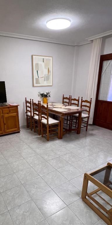 Private Garden Patio & Balcony 2-Bedroom Apartment - 1