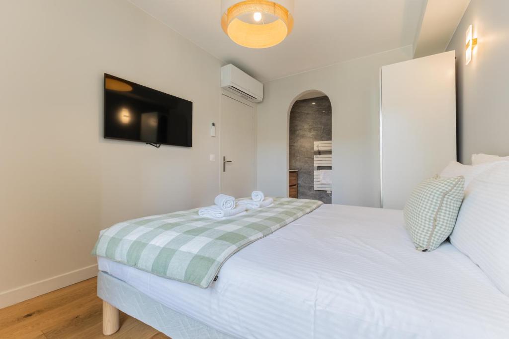 Luxury 3-bedroom apartment in hyper centre air con lift - 5