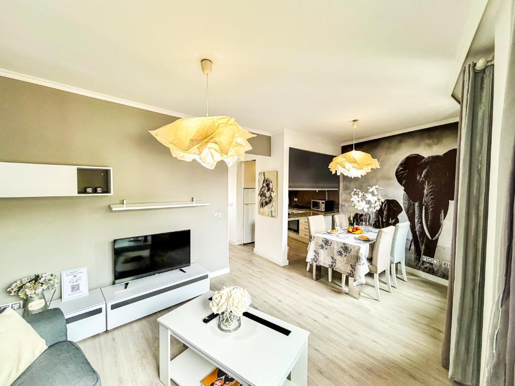 Adeje Living - Stylish 2 Bedroom Apartment in Adeje Tenerife - 1