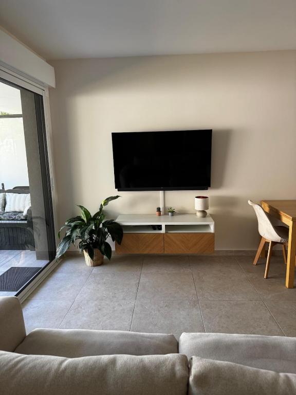 Apartment, Rooftop Pool, Gym & Garden - 4