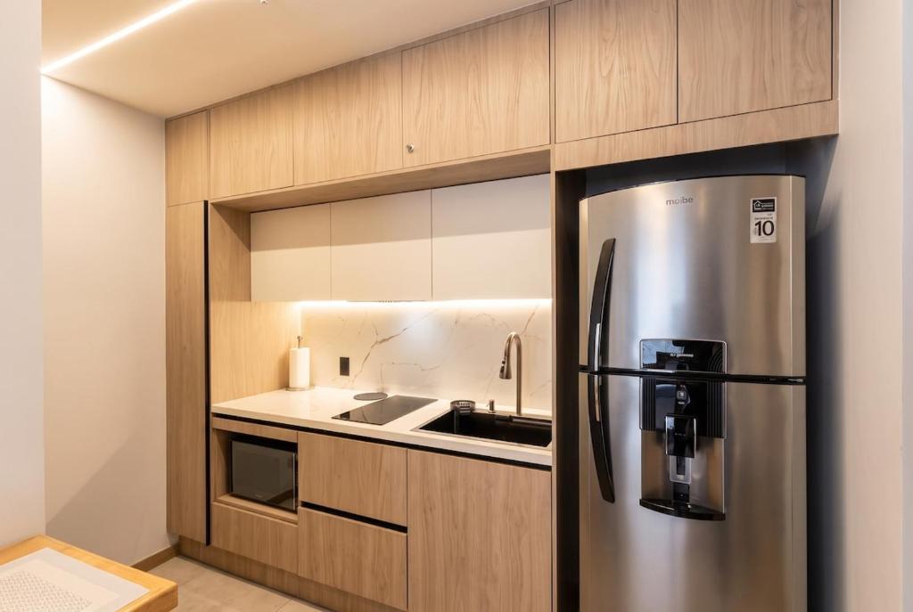 Modern Studio with View Pool and Parking - 3