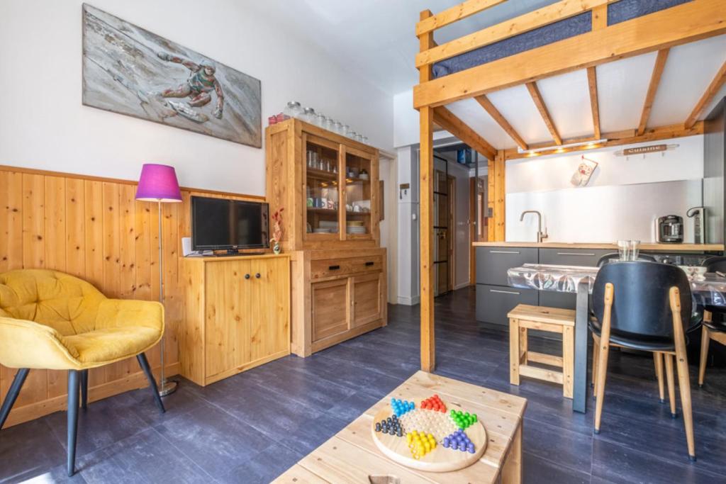 Warm Haven in Chamonix With balcony - 3